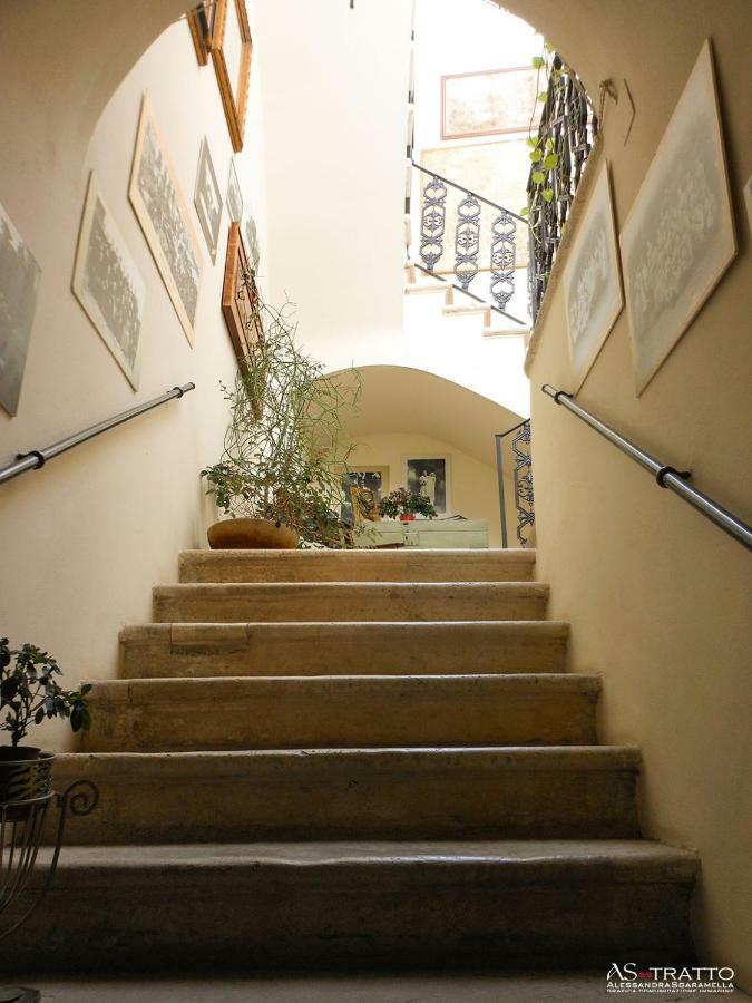 Bed and Breakfast Palazzo Antica Via Appia Бітонто Екстер'єр фото